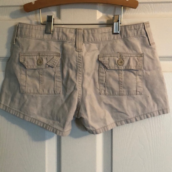 Lei Khaki shorts. - Picture 3 of 4